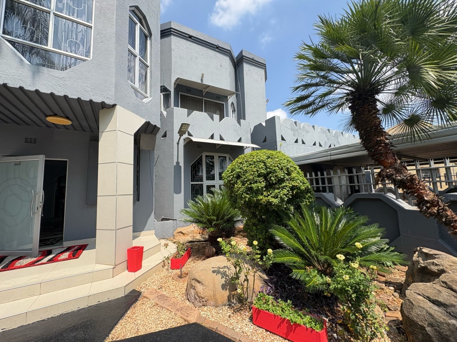 5 Bedroom Property for Sale in Zinniaville North West